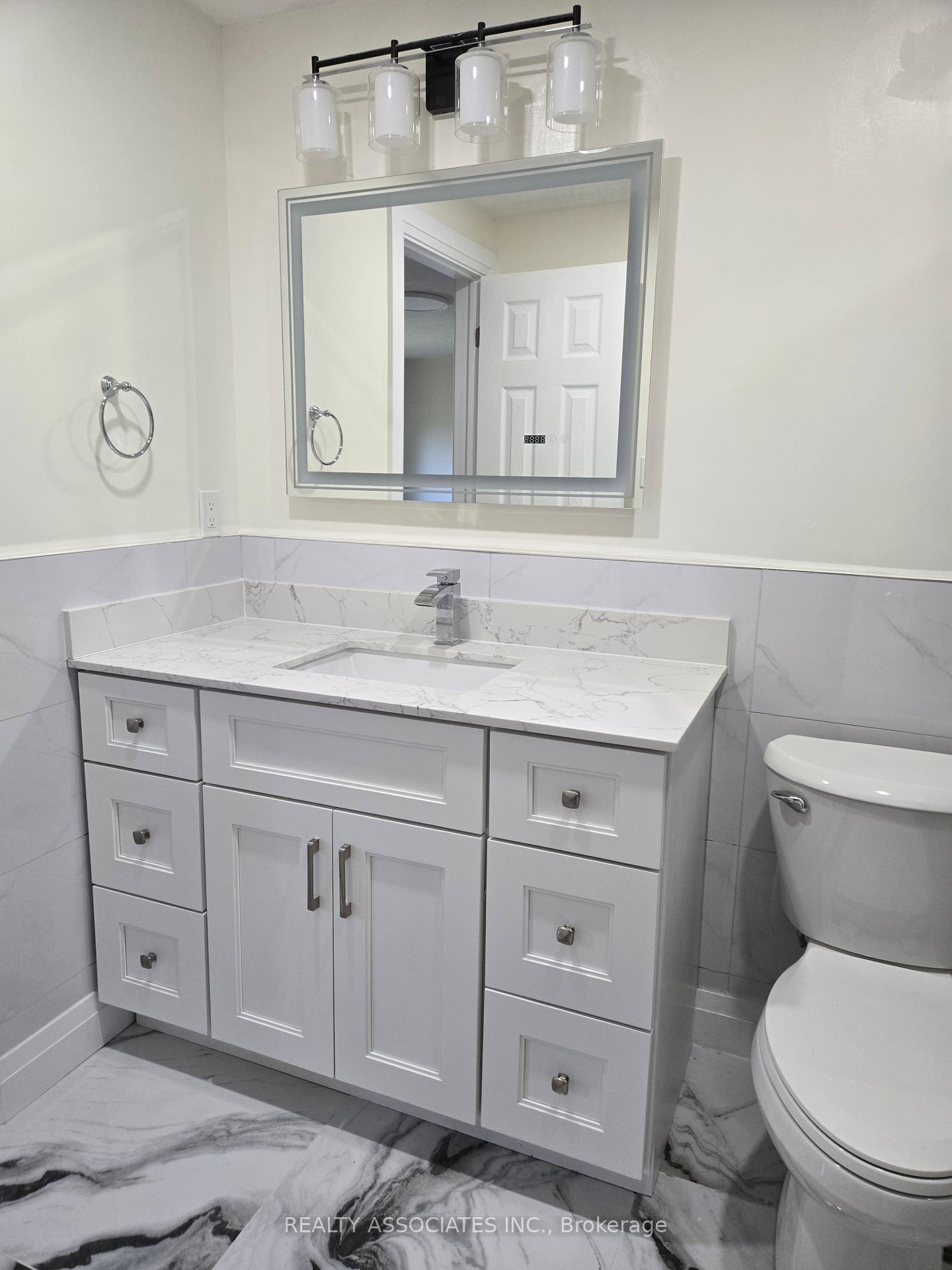 3 Bedrooms Condo at 2 Stonehill, Toronto For sale