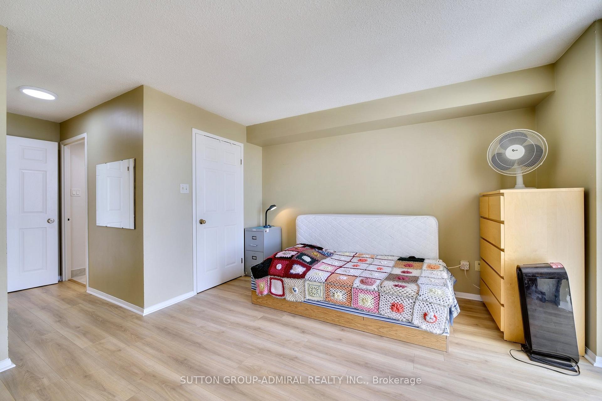 2 Bedrooms Condo at 2091 Hurontario, Mississauga For sale