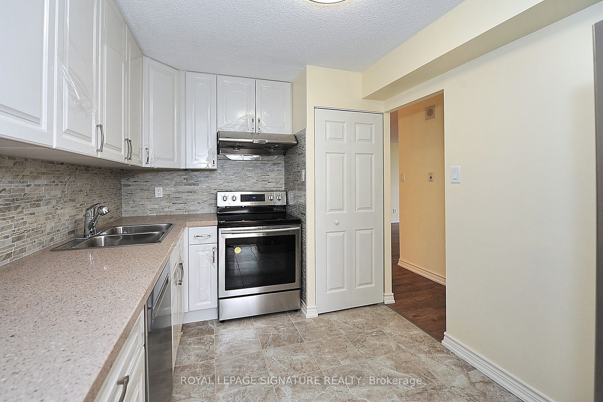 10 Tangreen Court, #702