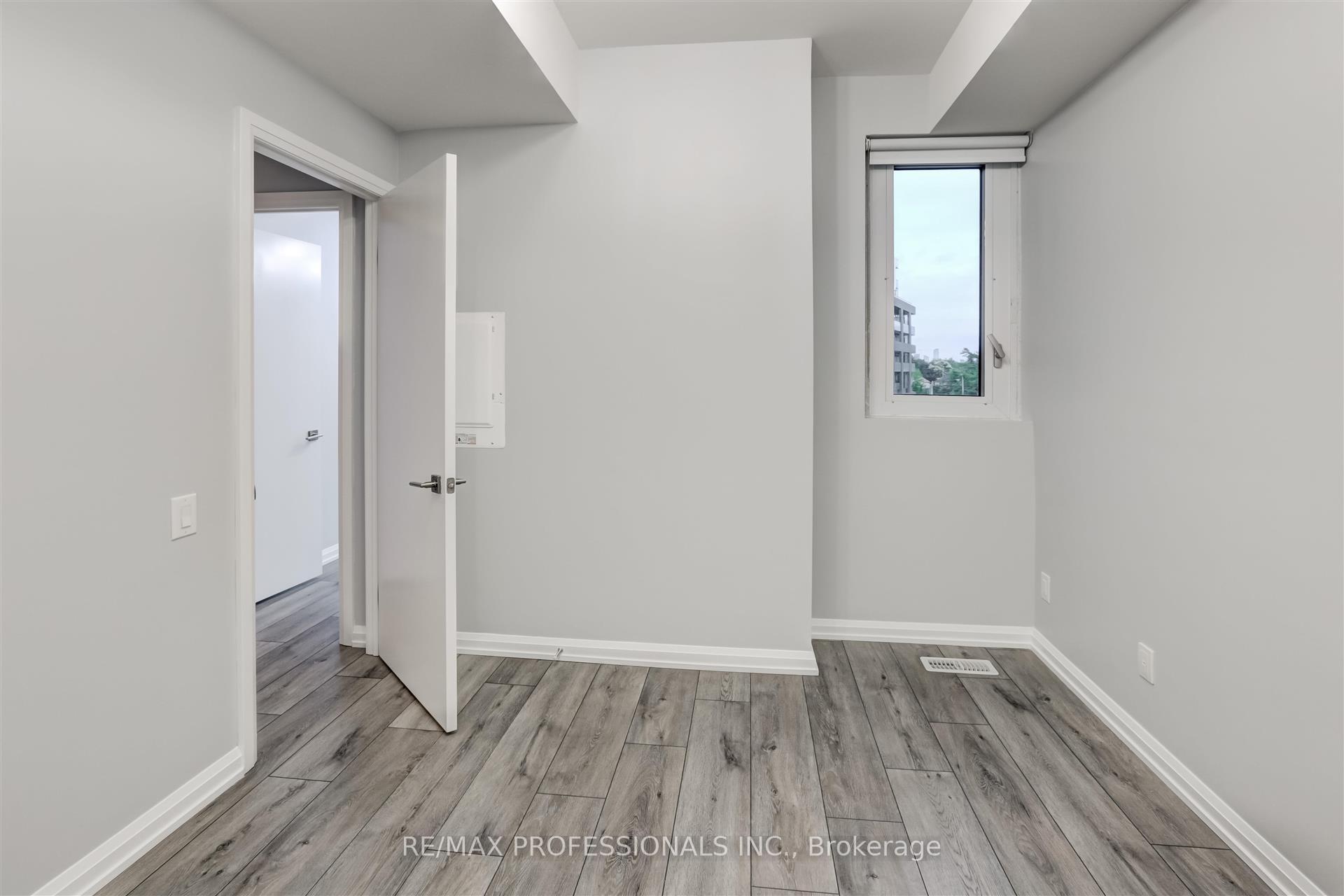 3 Bedrooms Condo at 10 Brin, Toronto For sale
