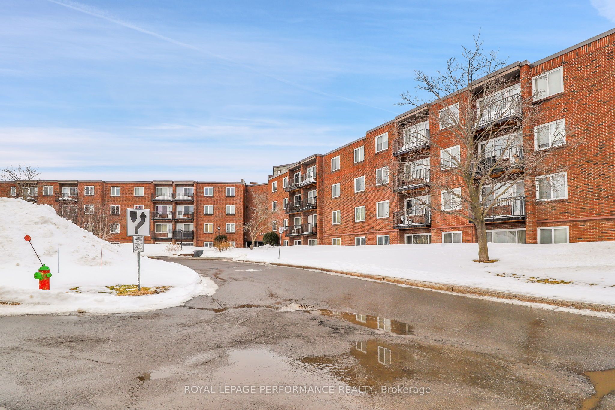 #204A - 2041 Arrowsmith Drive, BeaconHillNorthSouthandArea, ON K1J 7V7