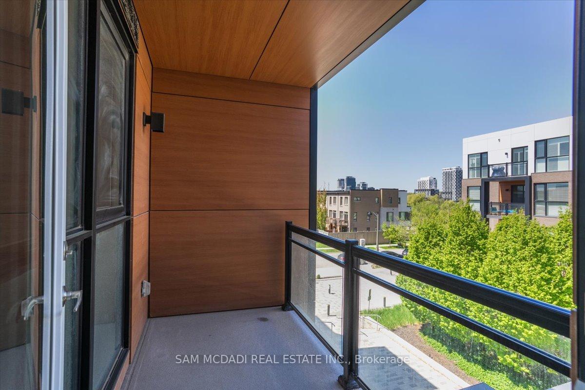 2 Bedrooms Condo at 210 Sabina Dr, Oakville For sale