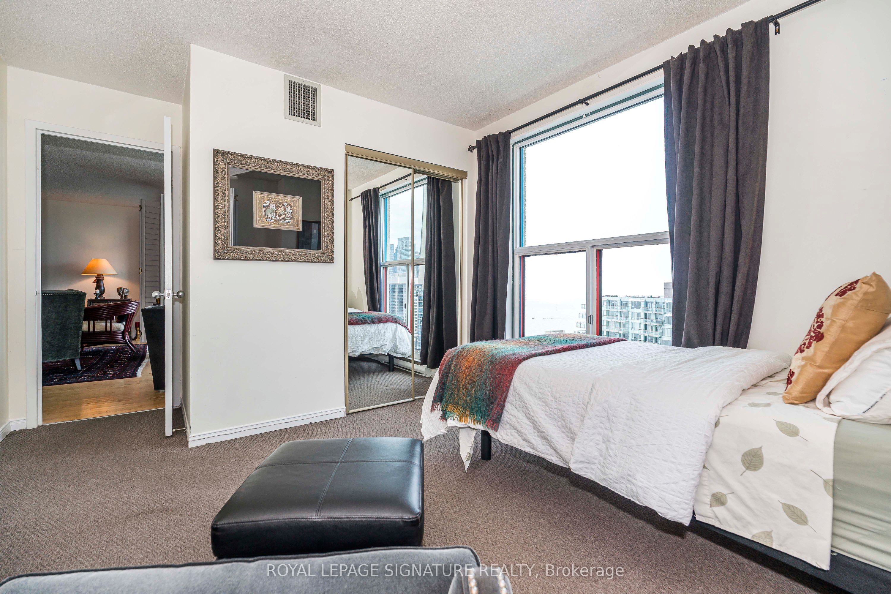 99 Harbour Square, #1812