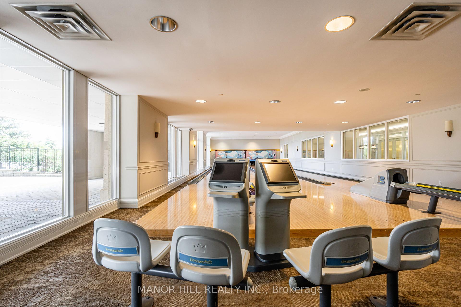 2 Bedrooms Condo at 35 Kingsbridge Garden,  Mississauga For sale