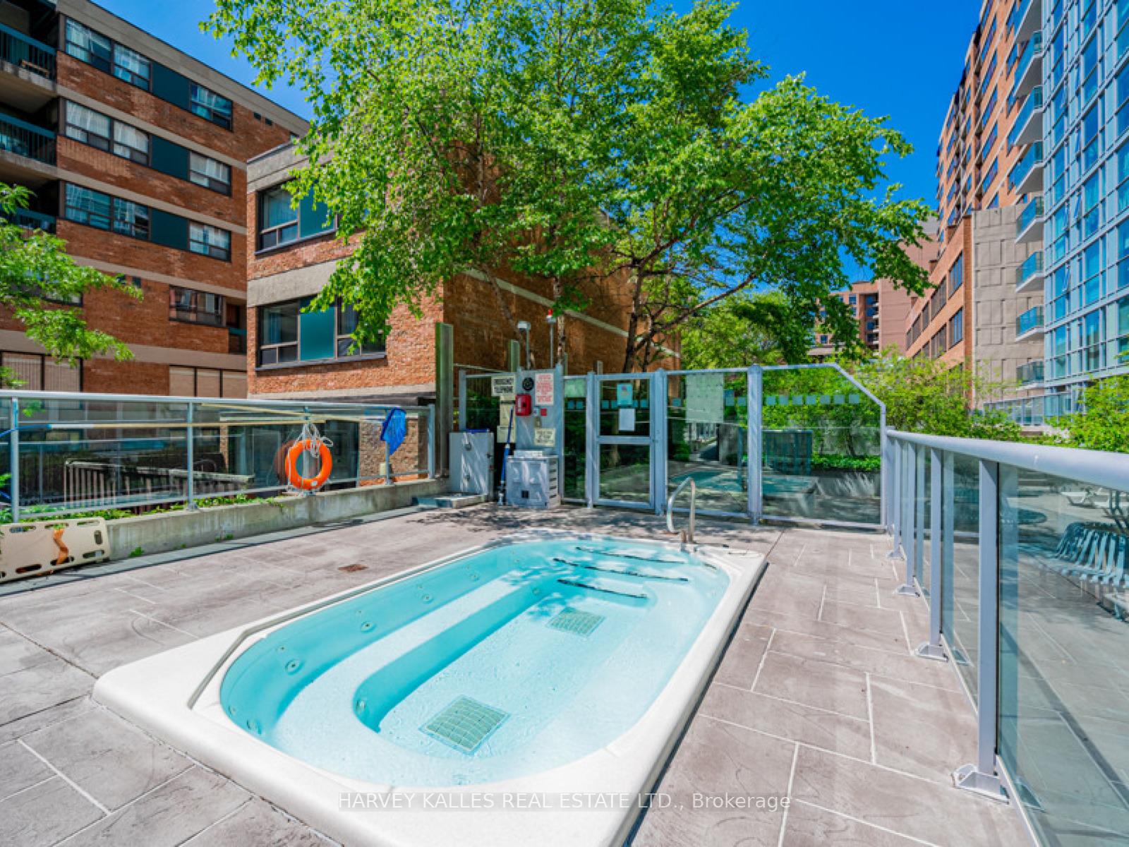 3 Bedrooms Condo at 96 St Patrick, Toronto For sale