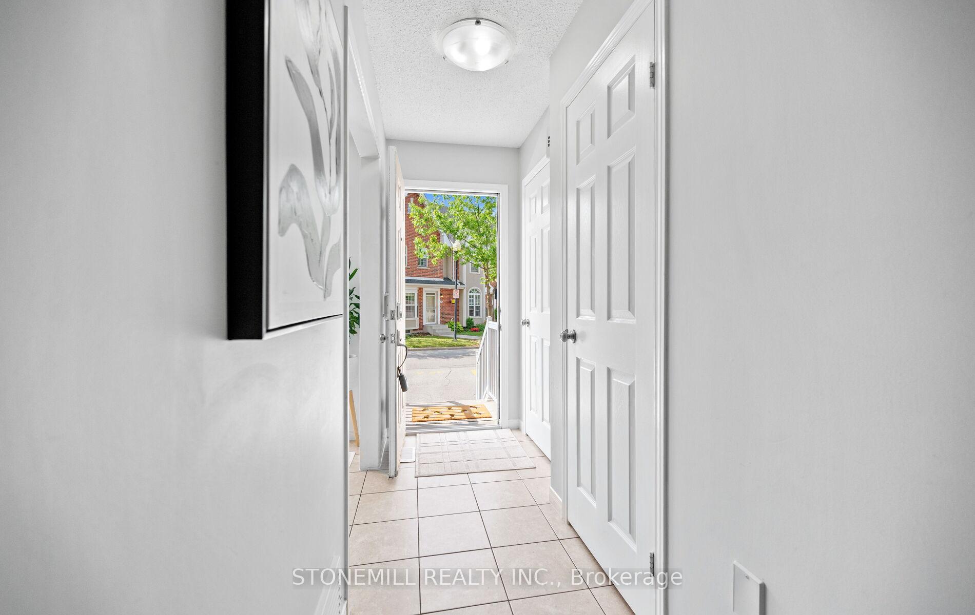 2 Bedrooms Condo at 4200 Kilmer, Burlington For sale