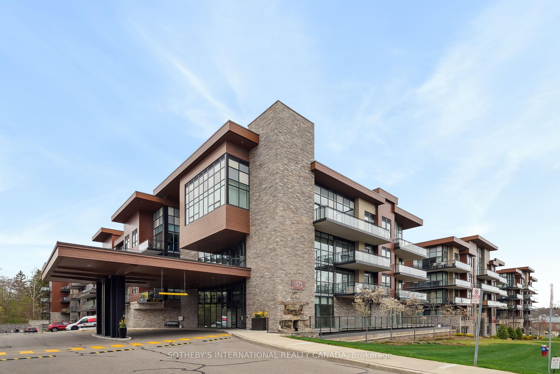 2 Bedrooms Condo at 1575 Lakeshore, Mississauga For sale