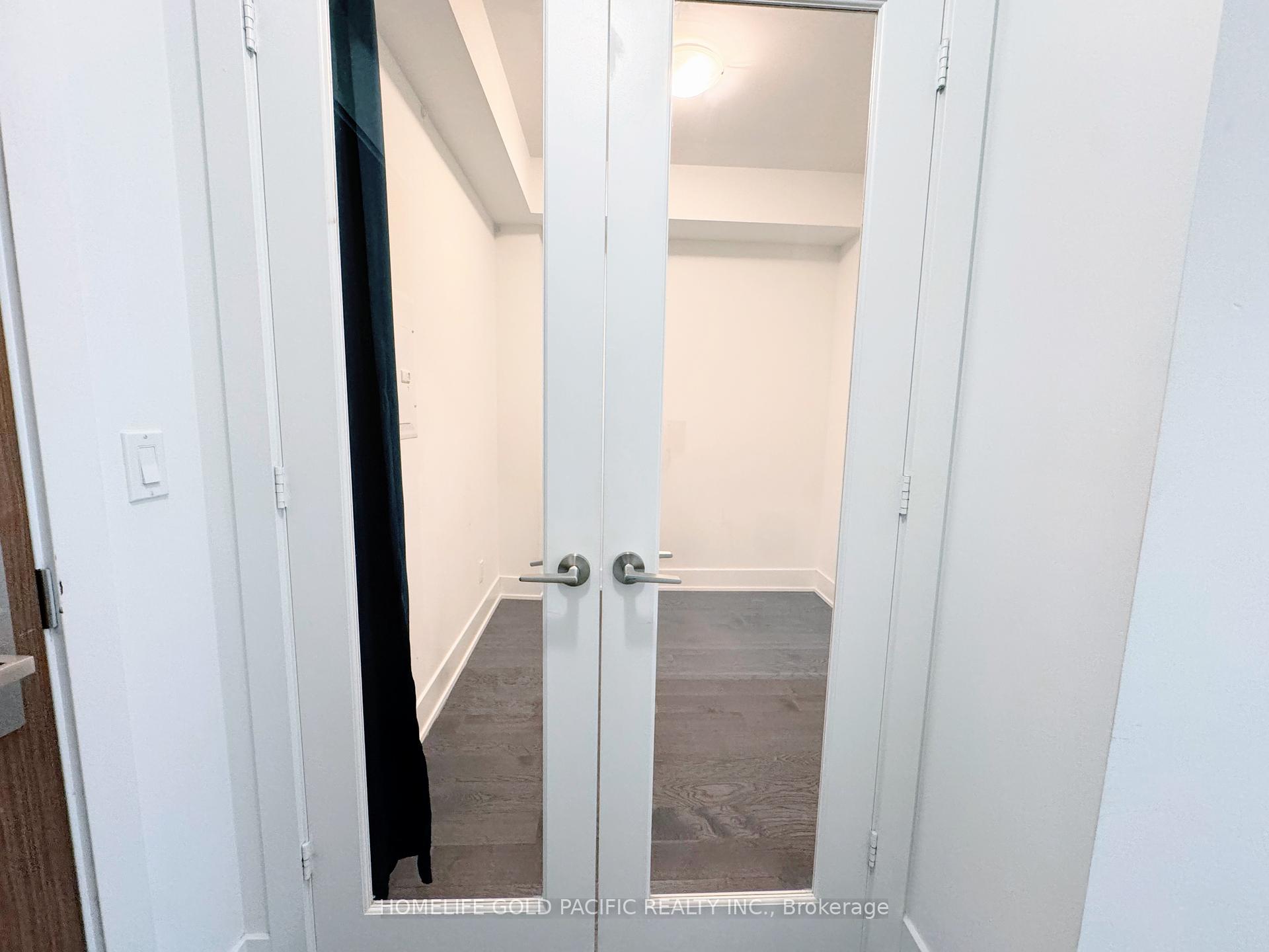 2 Bedrooms Condo at 200 Bloor, Toronto For sale