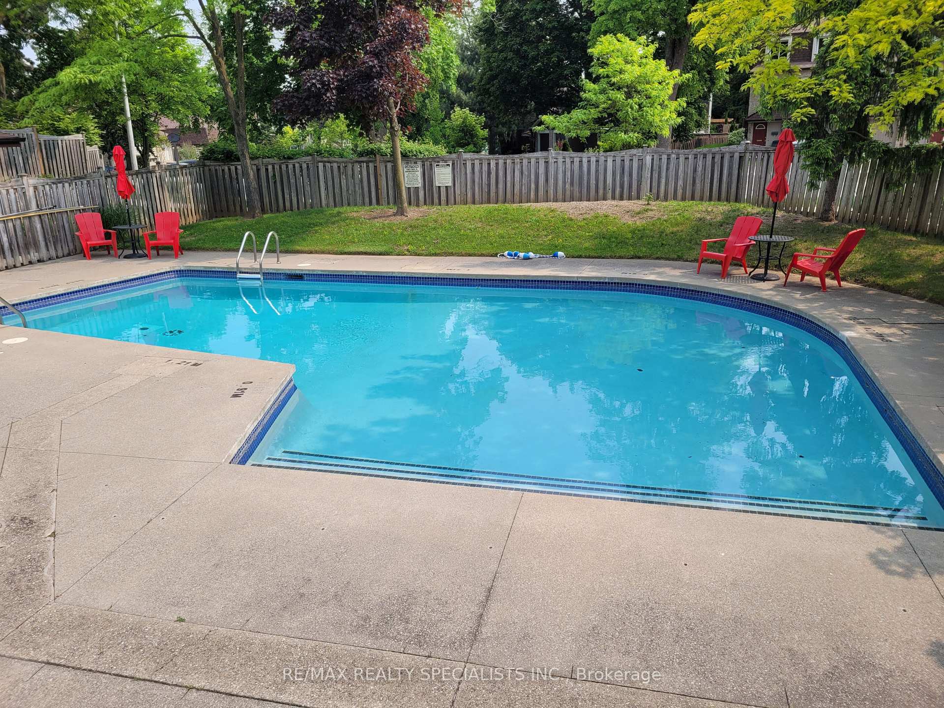 3 Bedrooms Condo at 7077 Estoril, Mississauga For sale