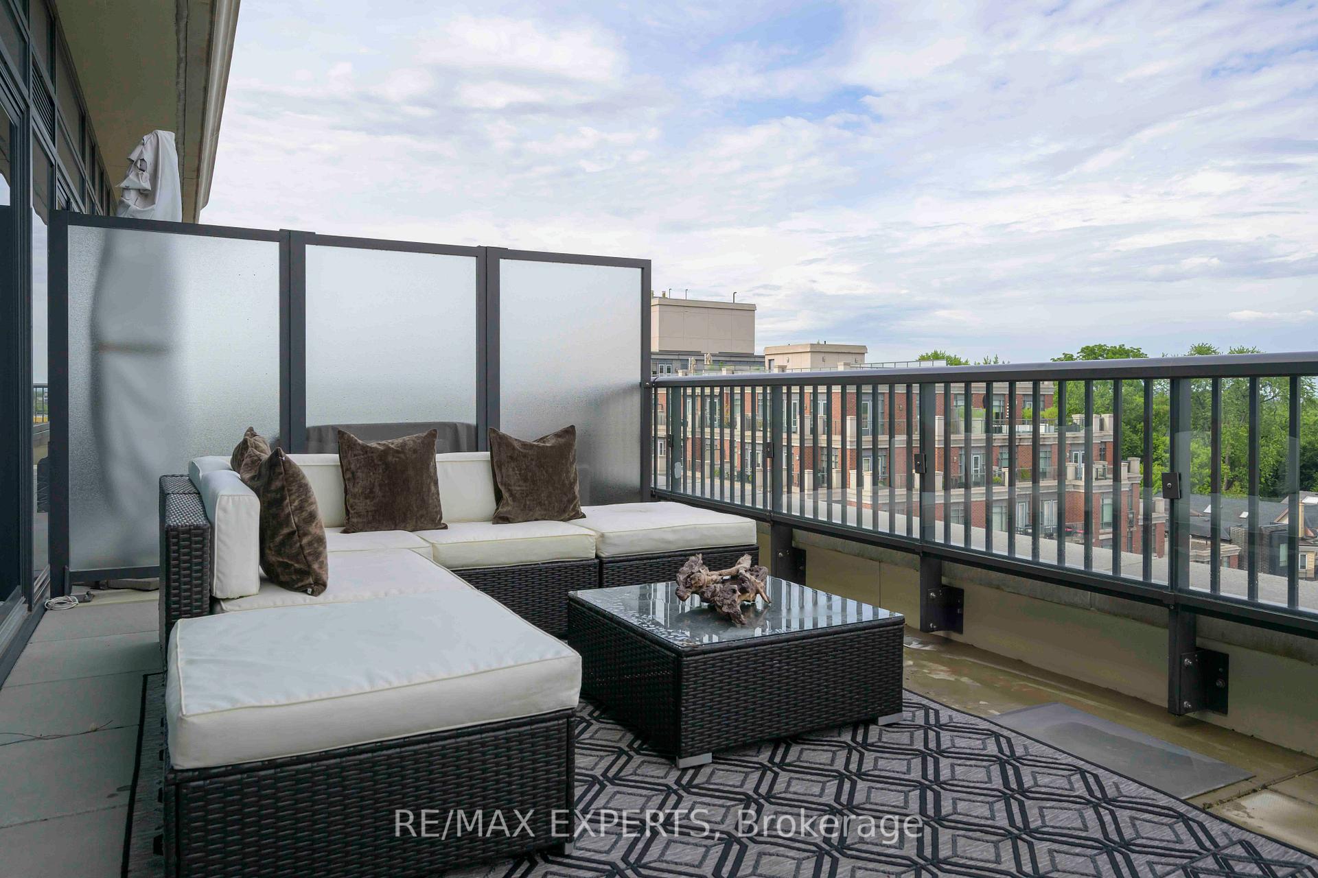 4 Bedrooms Condo at 1700 Avenue, Toronto For sale