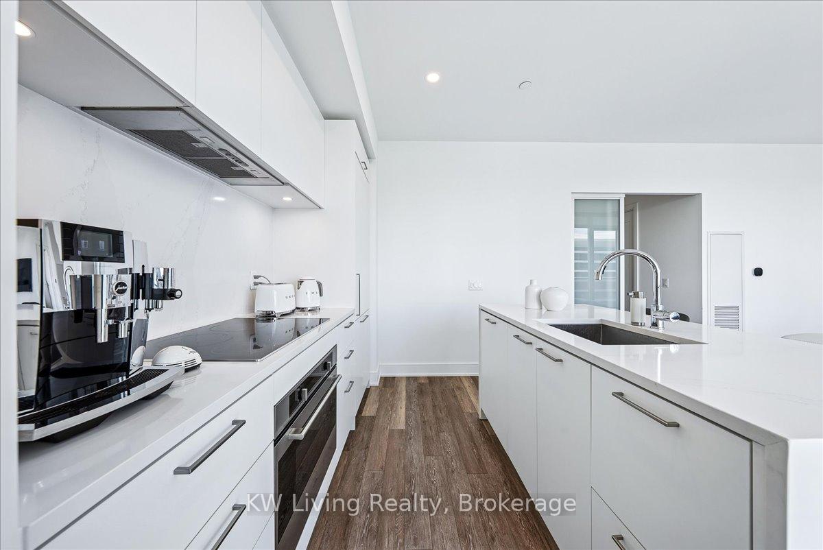 2 Bedrooms Condo at 70 Annie Craig, Toronto For sale