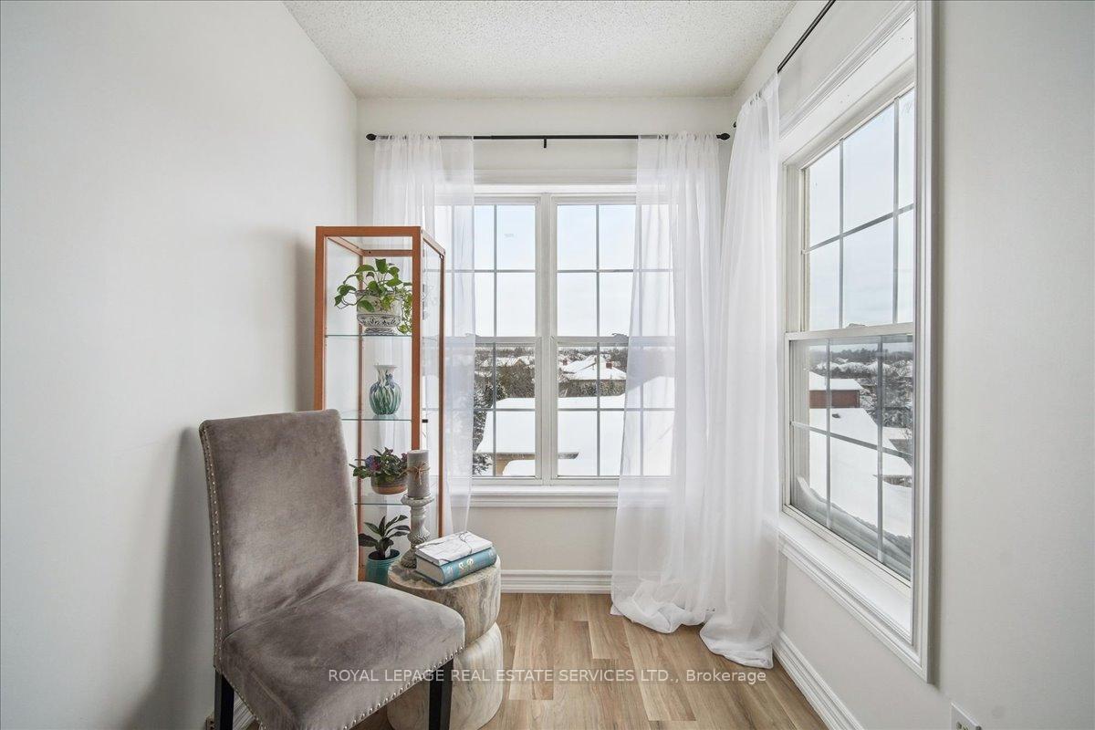 2 Bedrooms Condo at 1440 Bishops, Oakville For sale