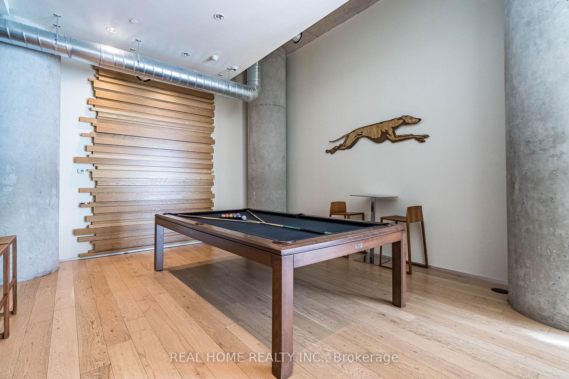 2 Bedrooms Condo at 15 Grenville,  Toronto For sale