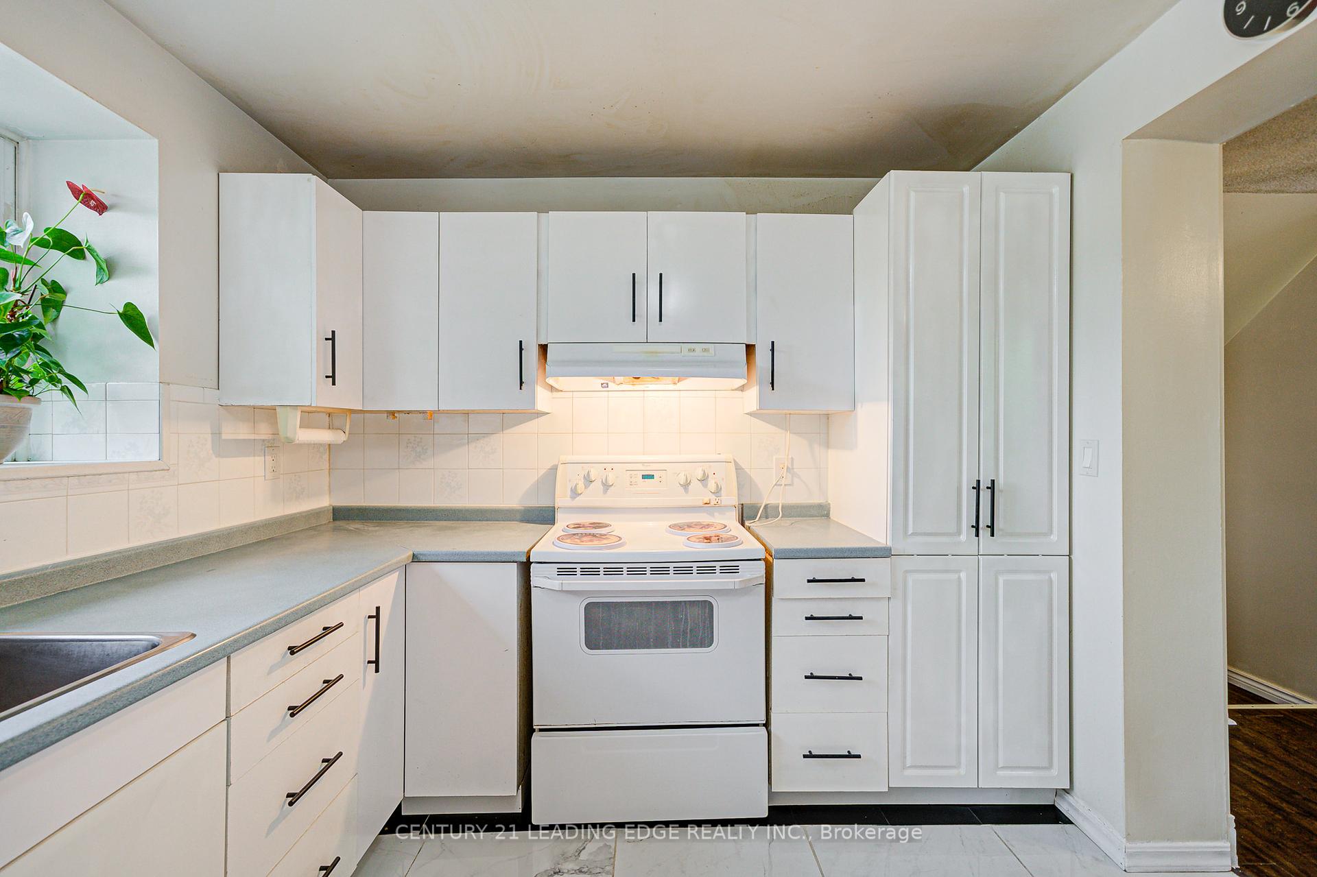 5 Bedrooms Condo at 25 Collinsgrove, Toronto For sale