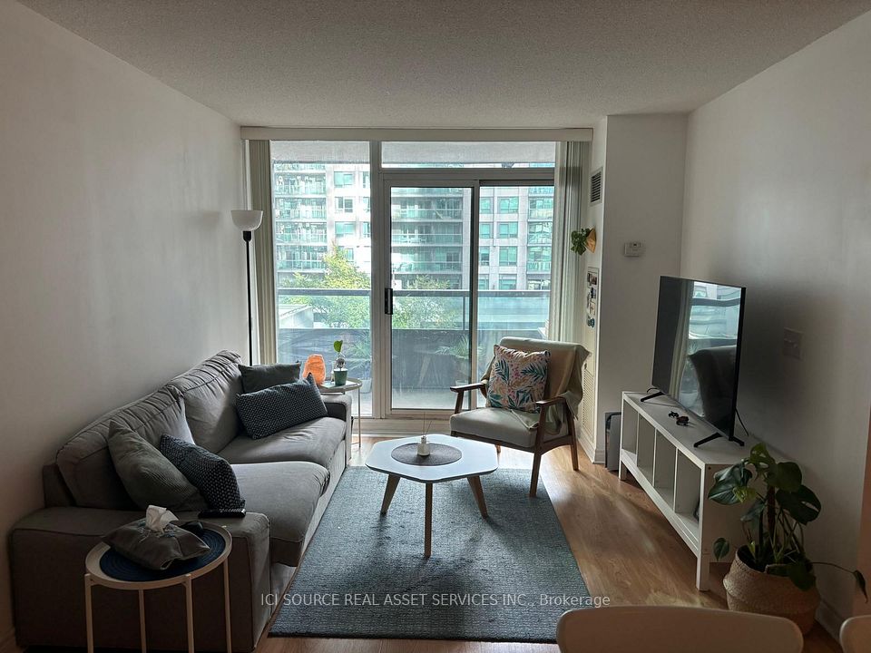 51 Lower Simcoe Street