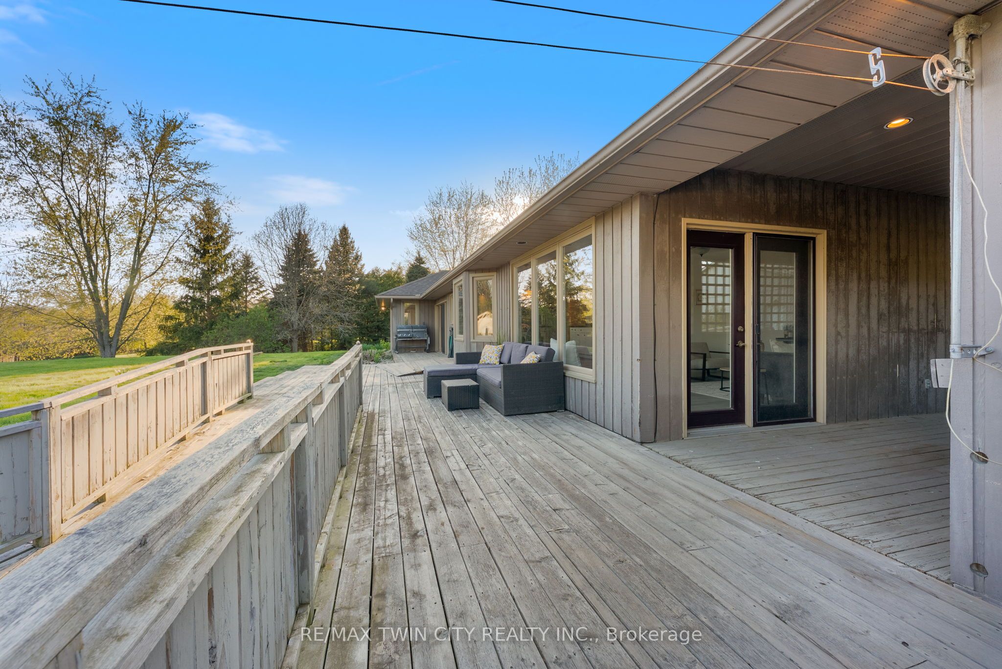 37 River Road