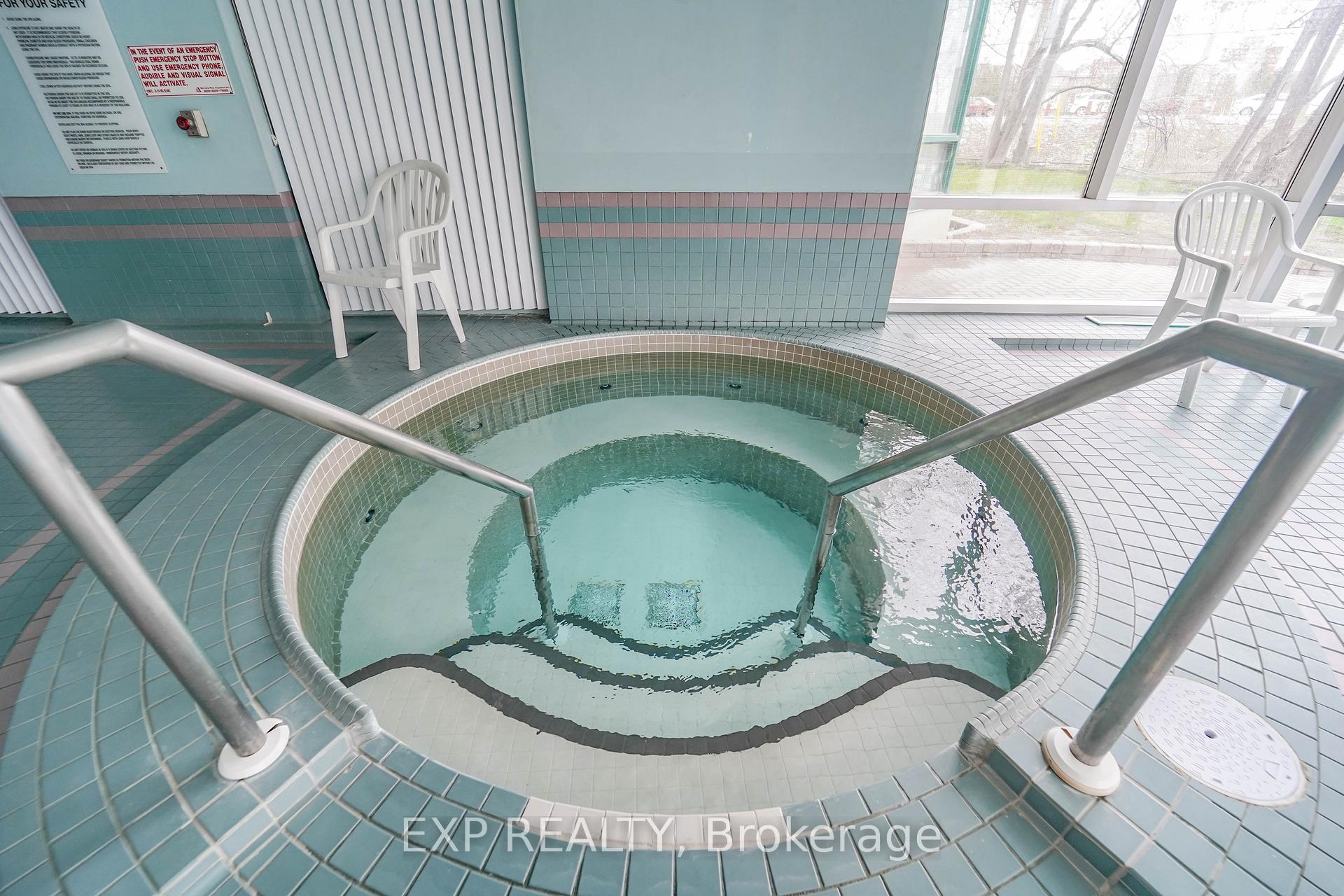3 Bedrooms Condo at 4450 Tucana, Mississauga For sale