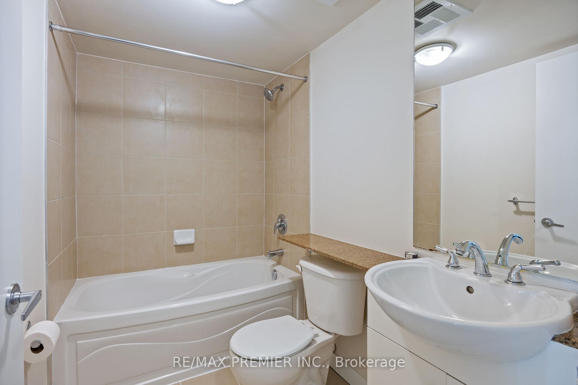 2 Bedrooms Condo at 381 Front,  Toronto For sale