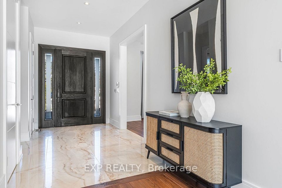 574 Stephens Crescent, Oakville, ON L6K 1Y3