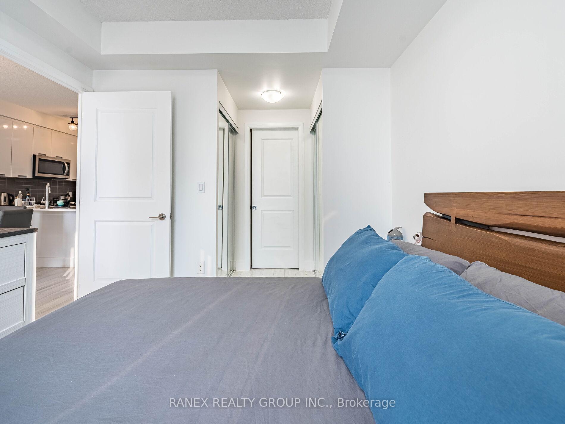 2 Bedrooms Condo at 5025 Four Springs, Mississauga For sale
