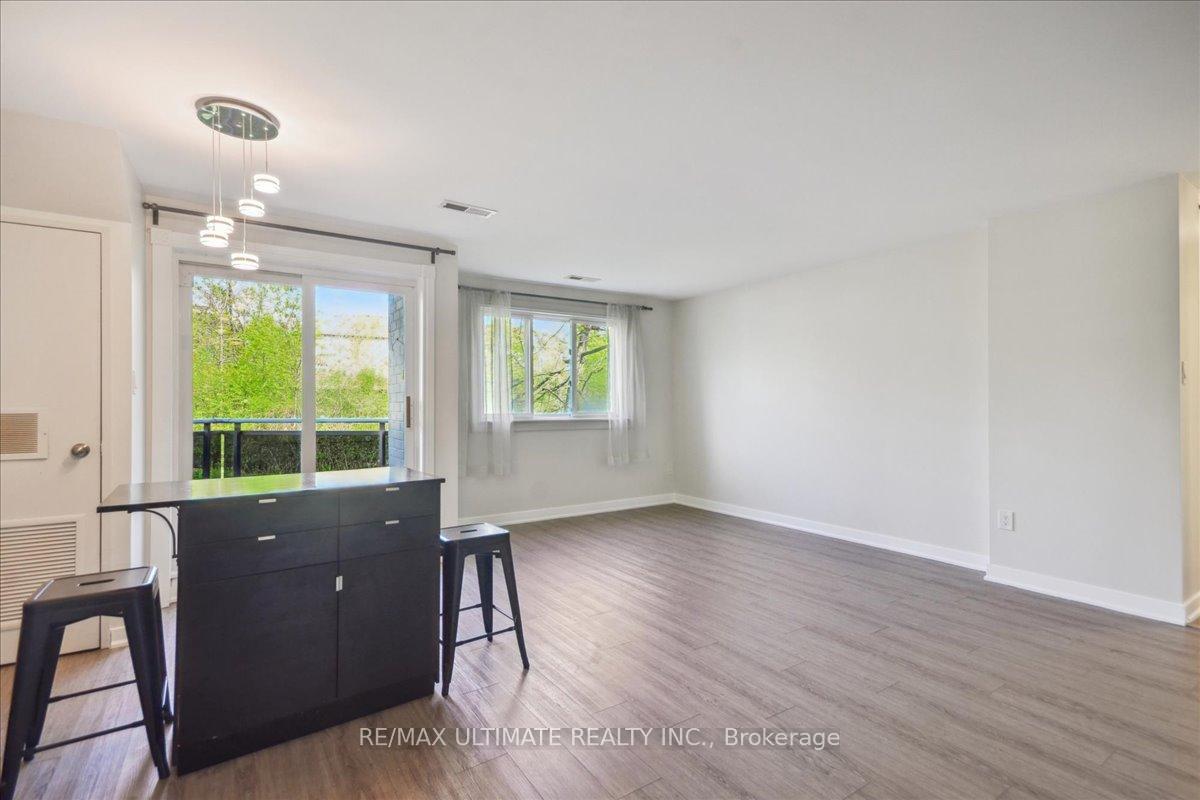 3 Bedrooms Condo at 2001 Bonnymede, Mississauga For sale