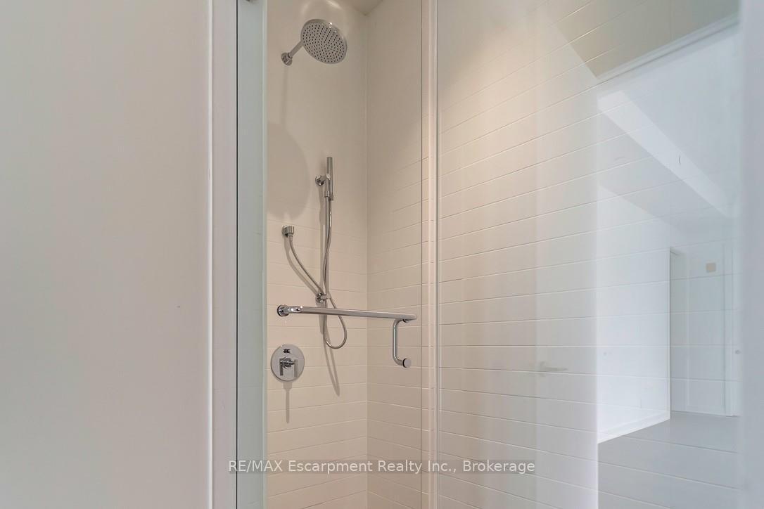 4 Bedrooms Condo at 123 Maurice, Oakville For sale