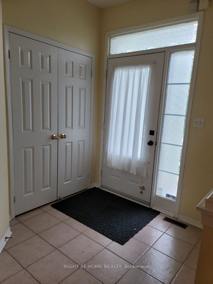 376 Rosegate Way, Oakville, ON L6H 6K3