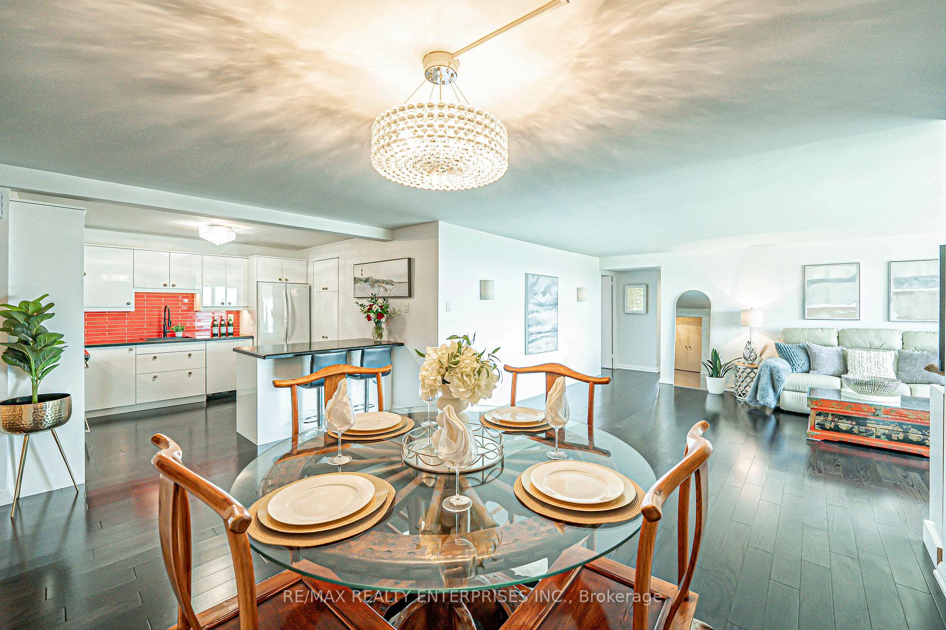 3 Bedrooms Condo at 1400 Dixie, Mississauga For sale