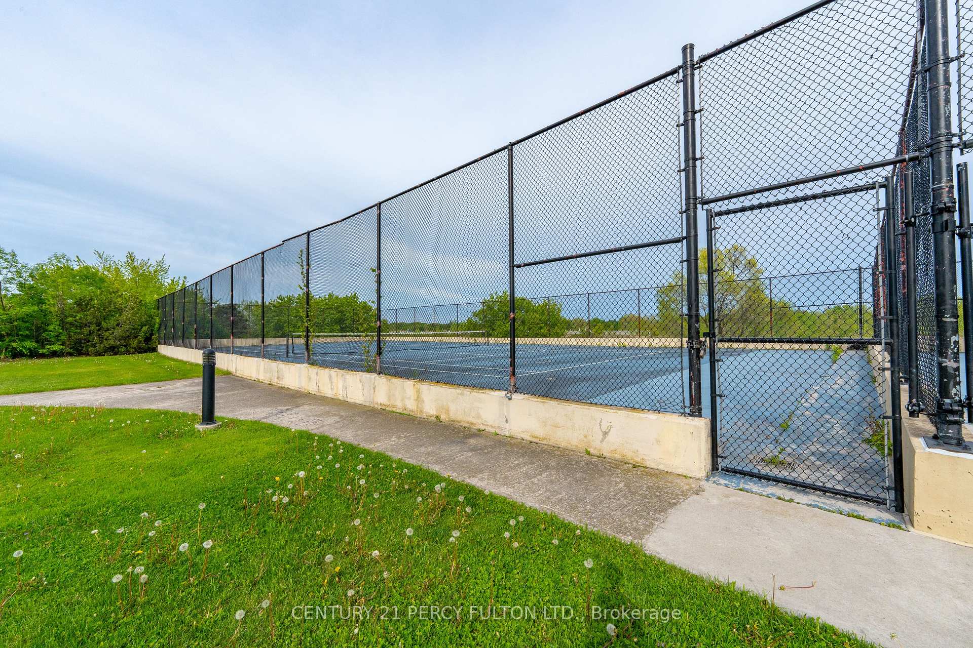 2 Bedrooms Condo at 3 Greystone Walk, Toronto For sale