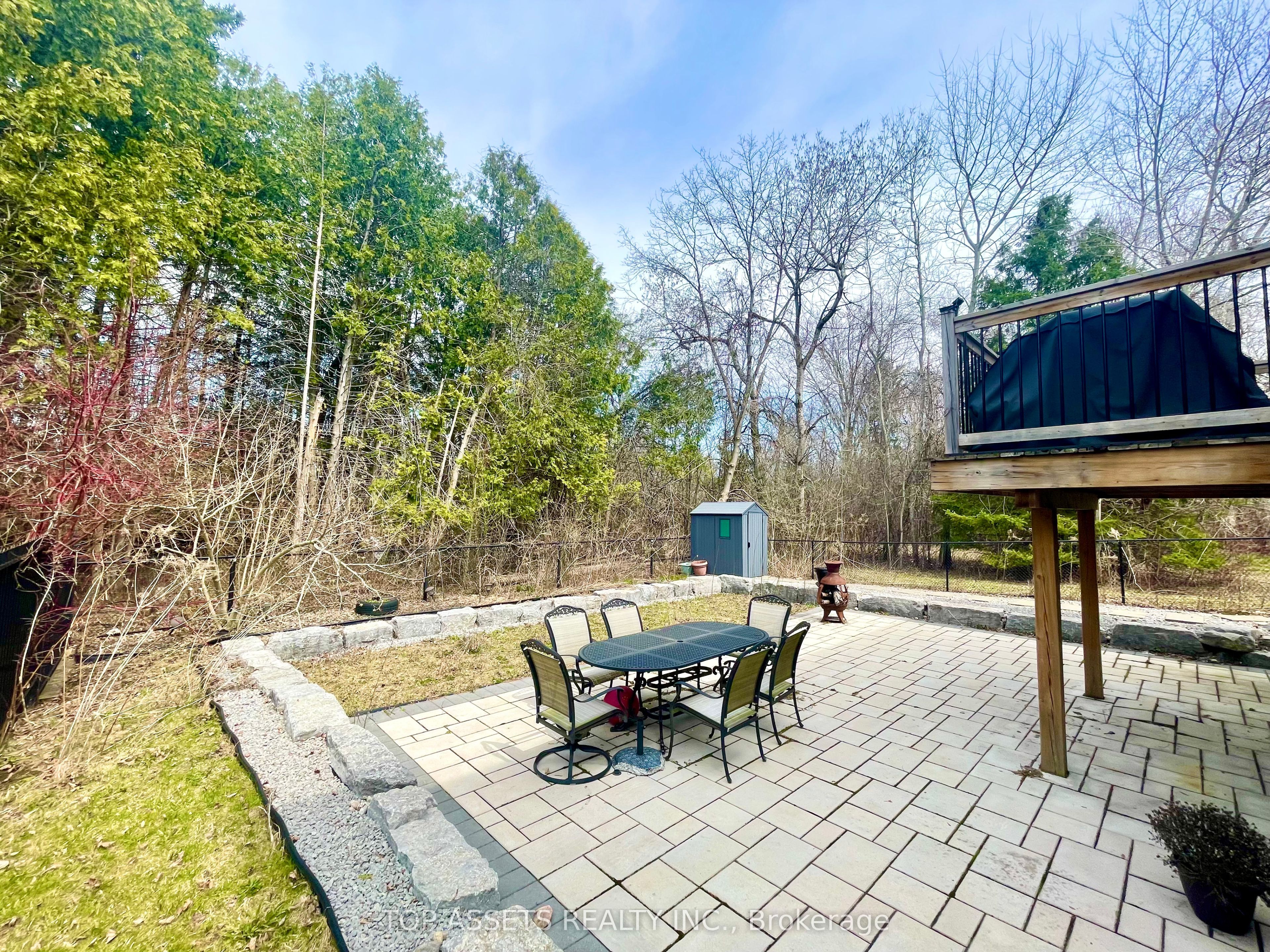 32 Headwater Crescent