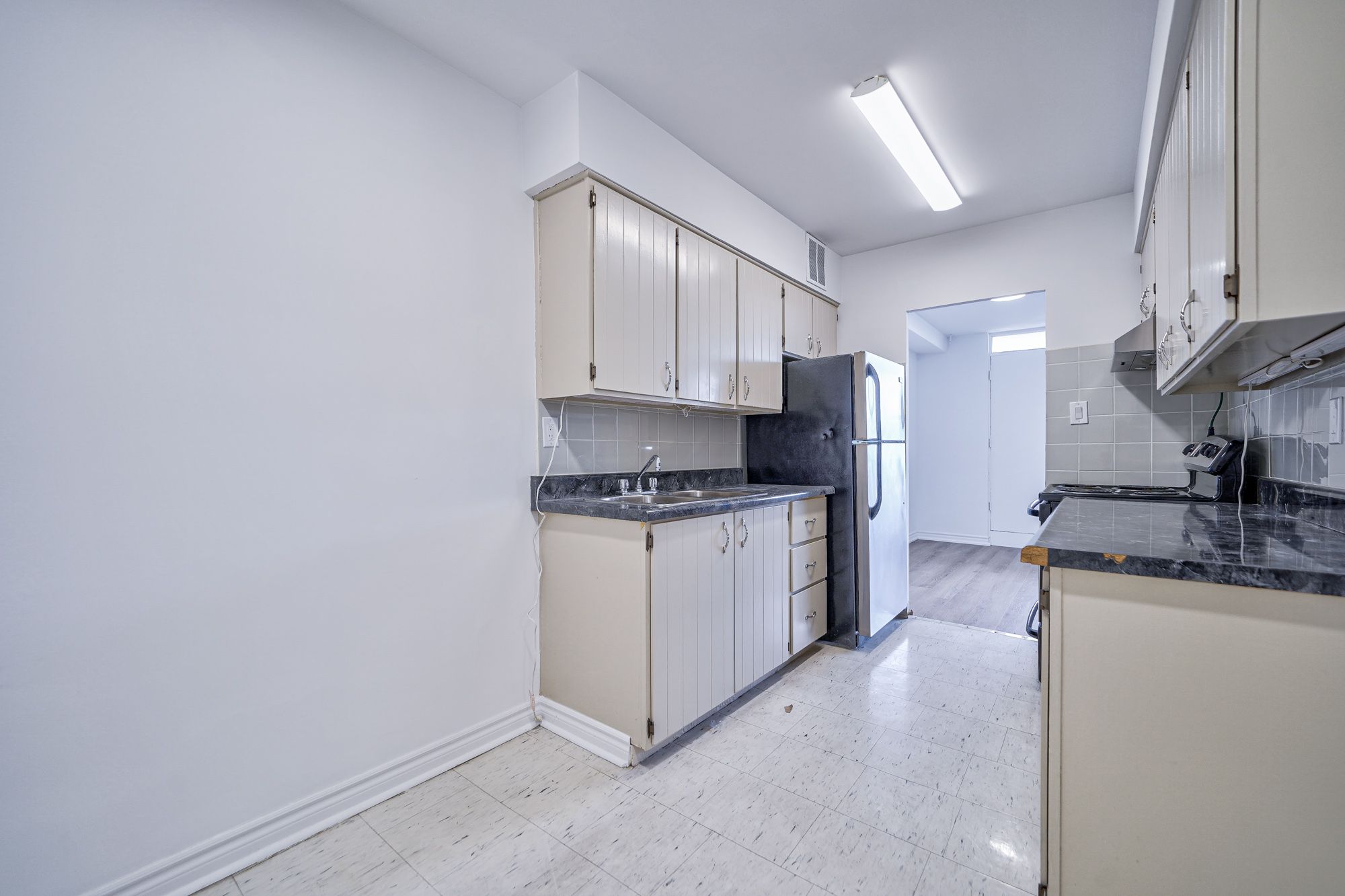2000 Sheppard Avenue W 411