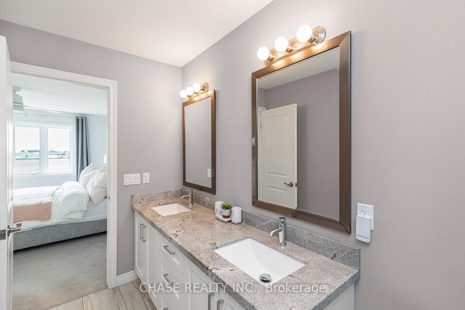 8 Bedrooms Condo at 120 Vineberg,  Hamilton For sale