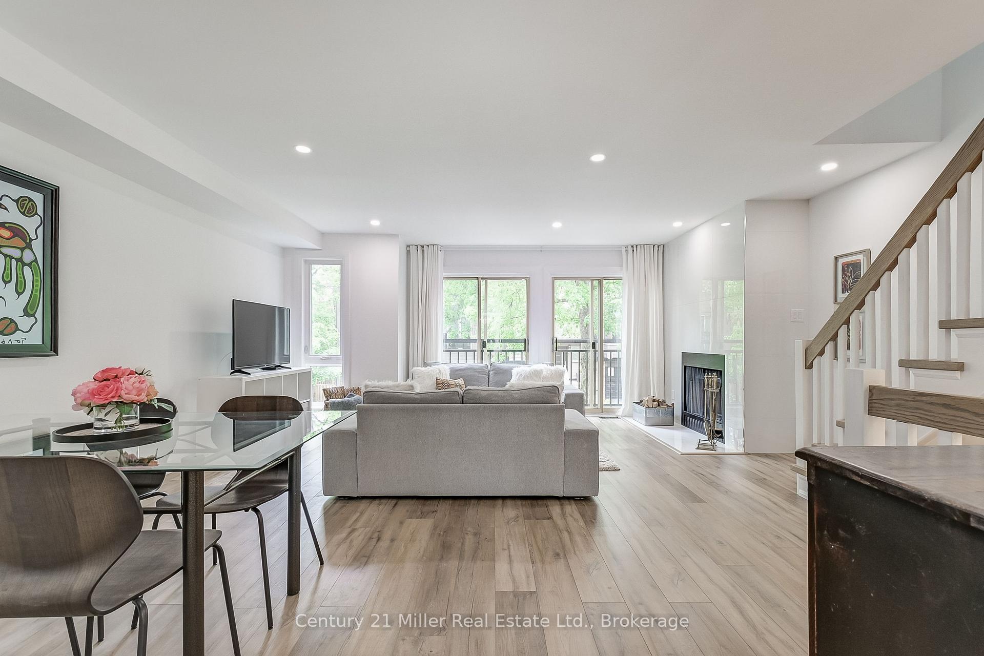 3 Bedrooms Condo at 1120 Queens, Oakville For sale