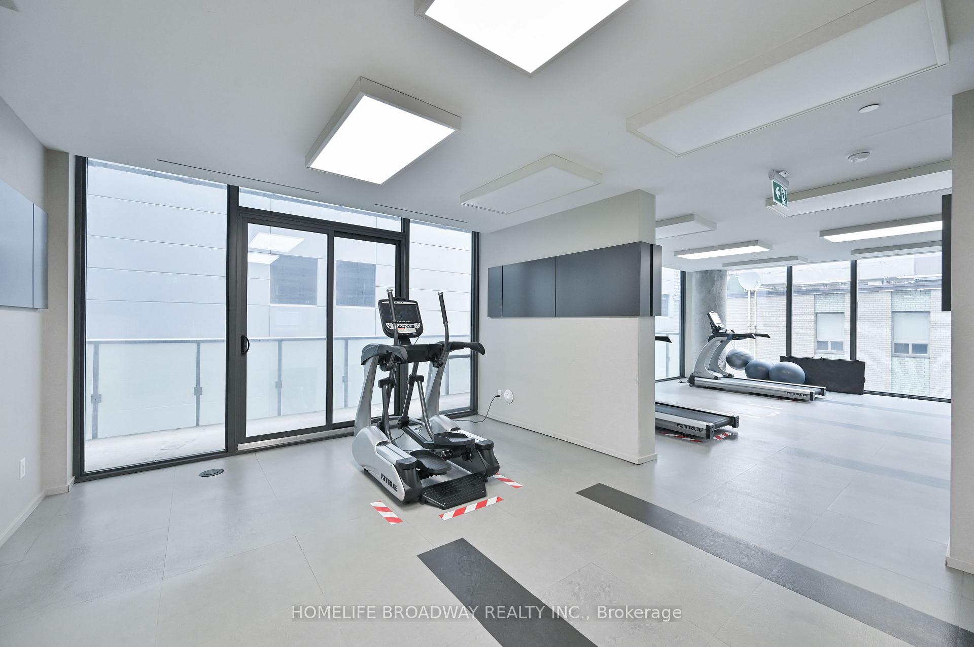 2 Bedrooms Condo at 101 Peter, Toronto For sale