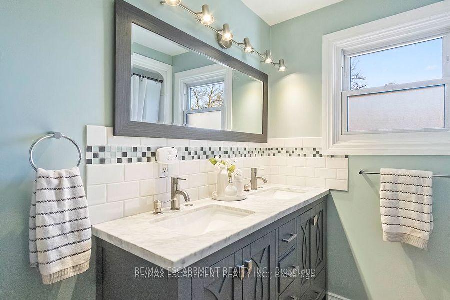 3 Bedrooms Condo at 1301 Upper Gage,  Hamilton For sale