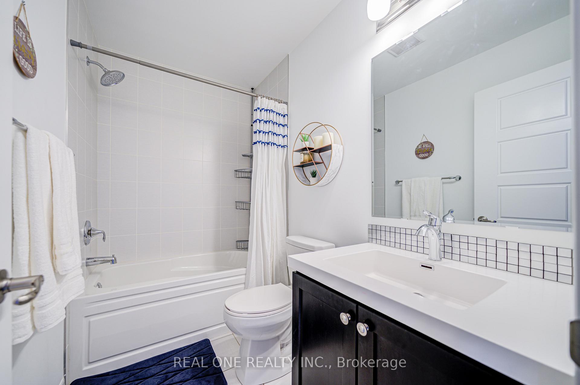 4 Bedrooms Condo at 91 Grovewood Common, Oakville For sale