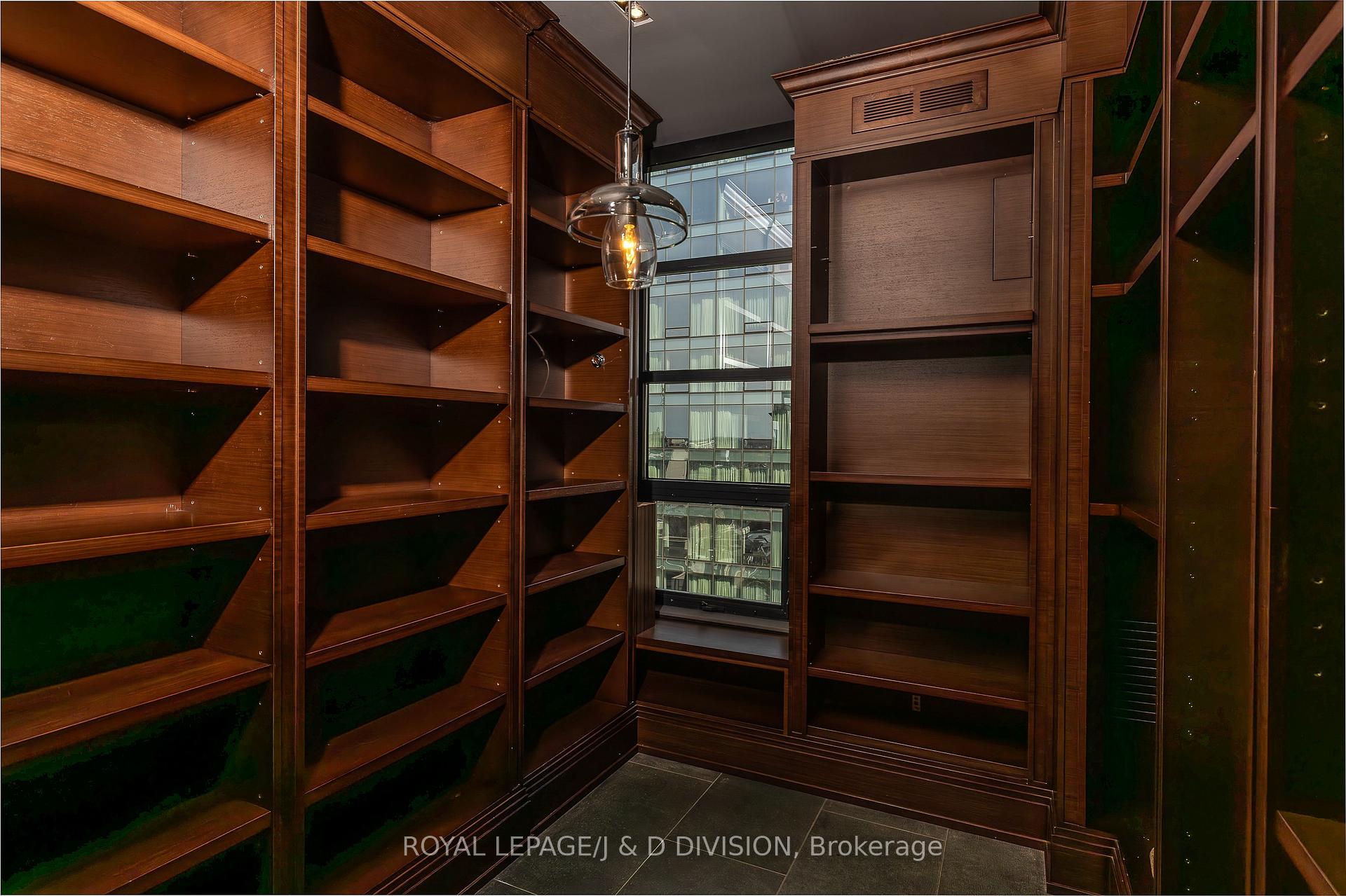 3 Bedrooms Condo at 68 Yorkville,  Toronto For sale
