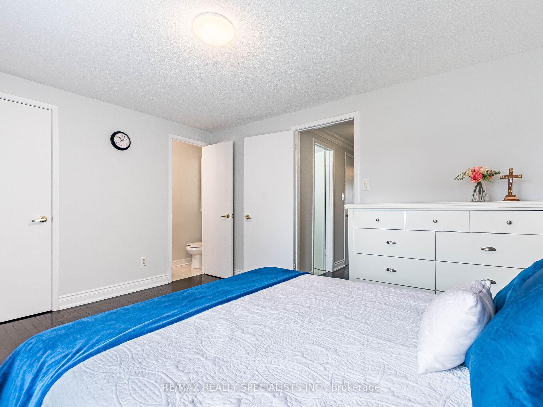3 Bedrooms Condo at 1764 Rathburn,  Mississauga For sale