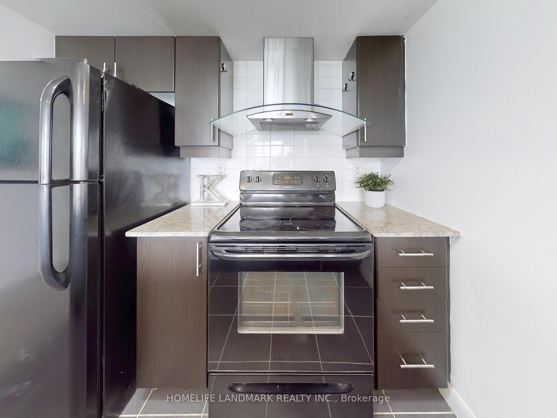 2 Bedrooms Condo at 190 Borough, Toronto For sale