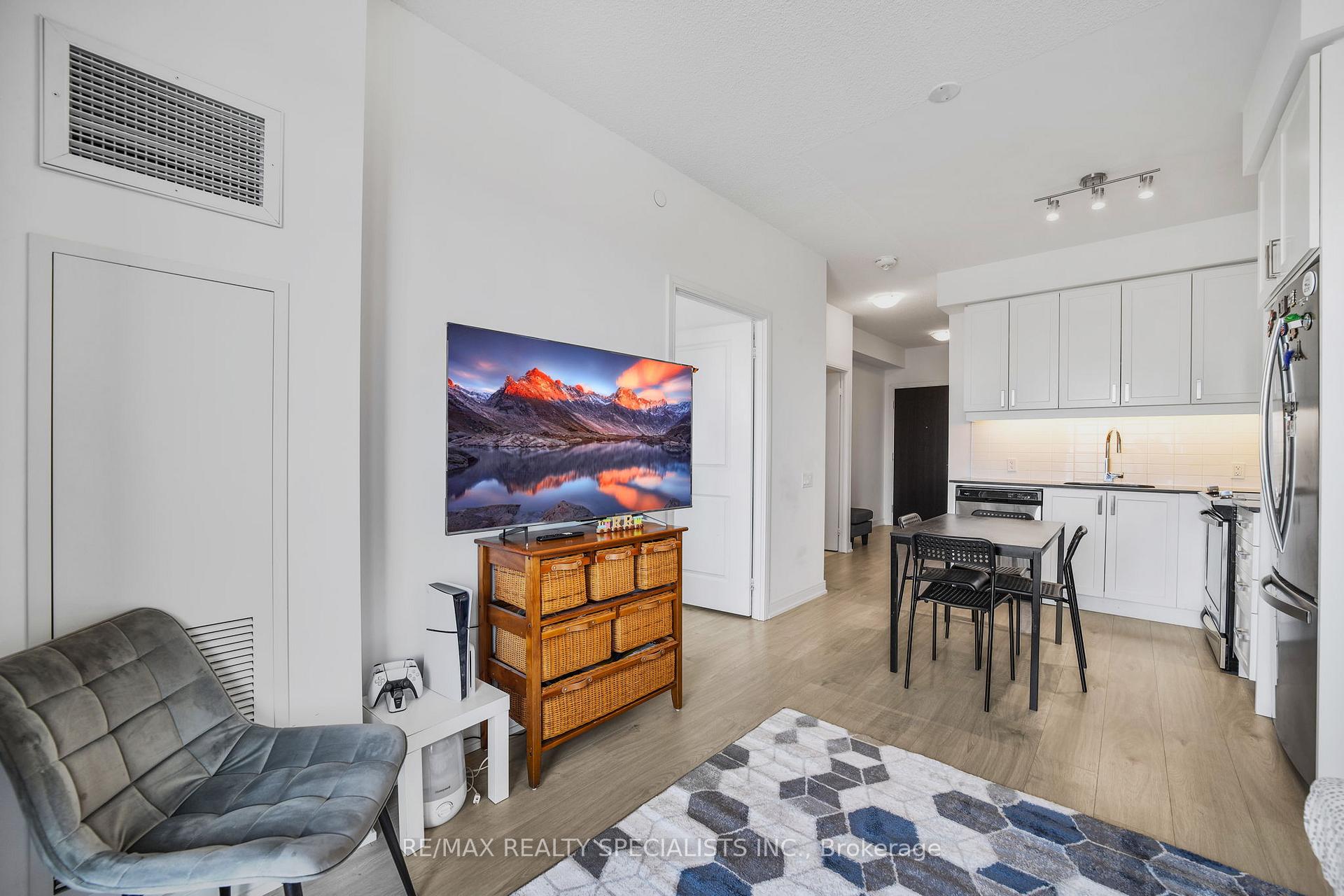 1 Bedroom Condo at 8 Nahani,  Mississauga For sale