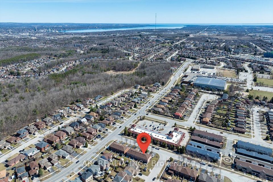 18 Silver Maple Crescent, Barrie, ON L4N 8T3