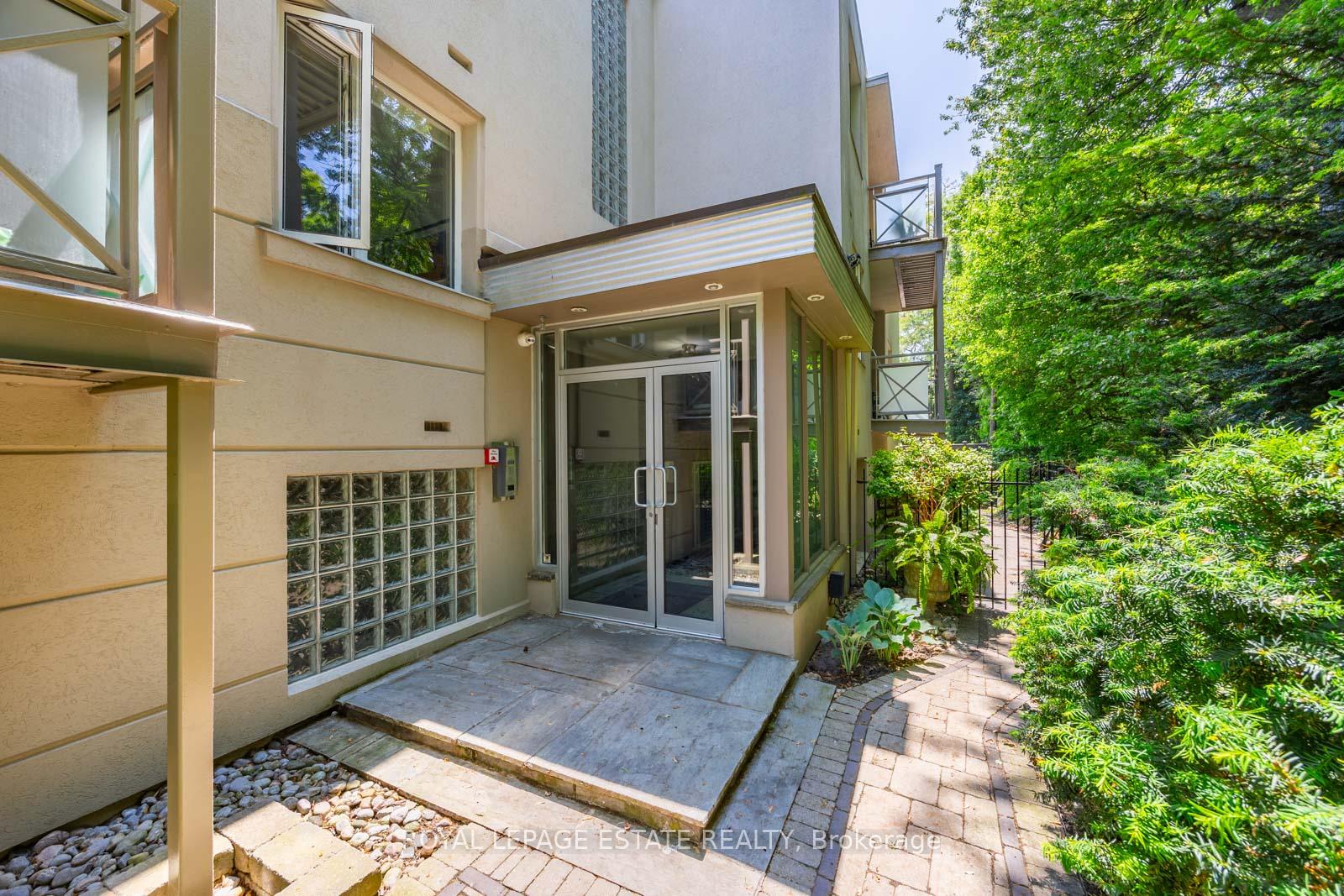 2 Bedrooms Co-op at 21 Benlamond, Toronto For sale