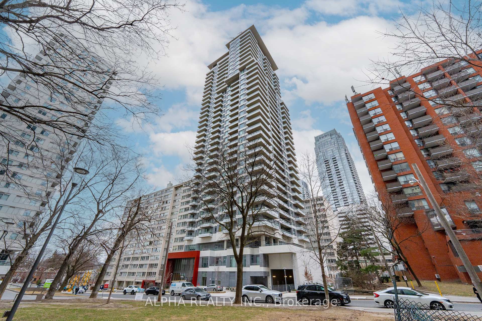 3 Bedrooms Condo at 50 Dunfield,  Toronto For sale