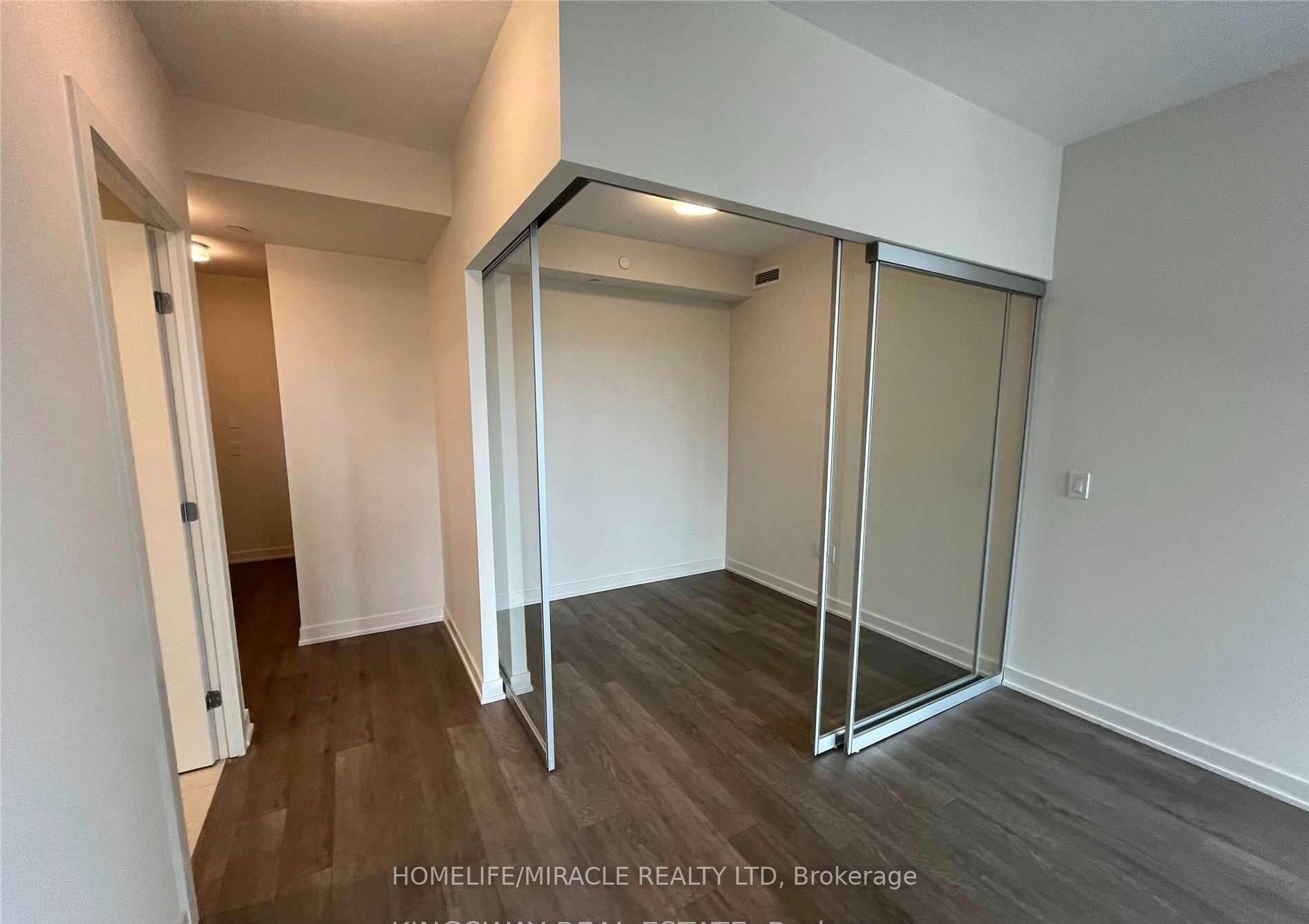 3 Bedrooms Condo at 212 King William, Hamilton For sale