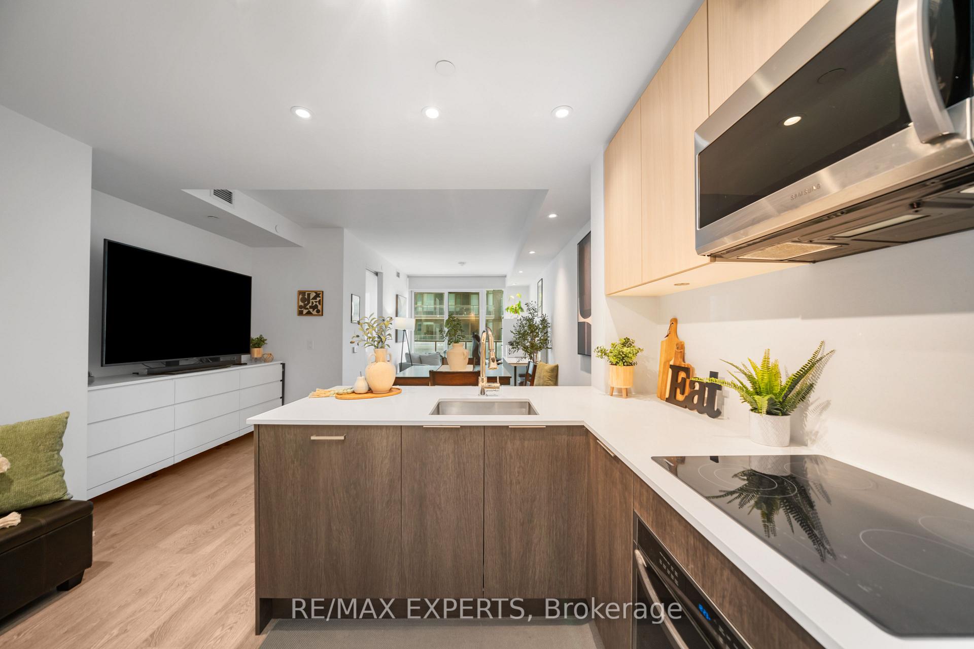 2 Bedrooms Condo at 1926 Lake Shore, Toronto For sale