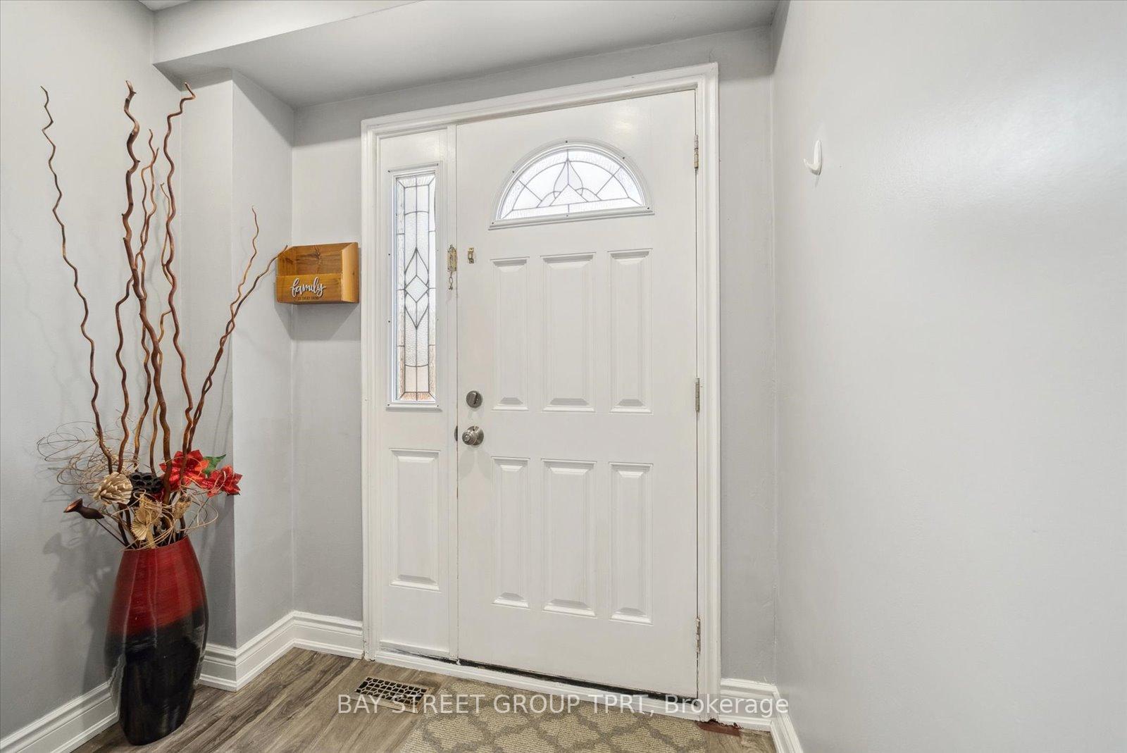 4 Bedrooms Condo at 16 Bur Oak, Toronto For sale