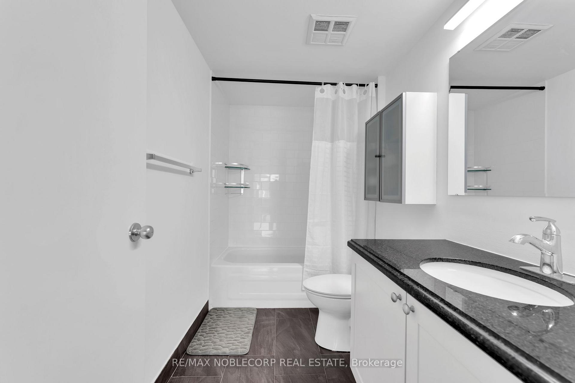 2 Bedrooms Condo at 954 King, Toronto For sale