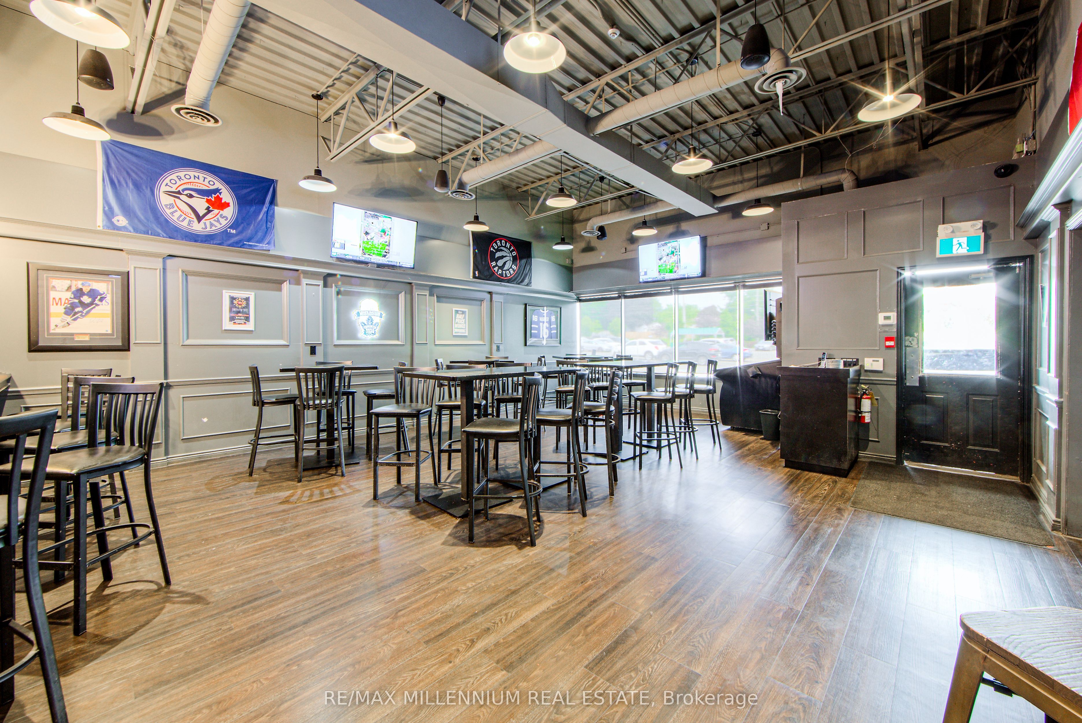 555 Rossland Road E