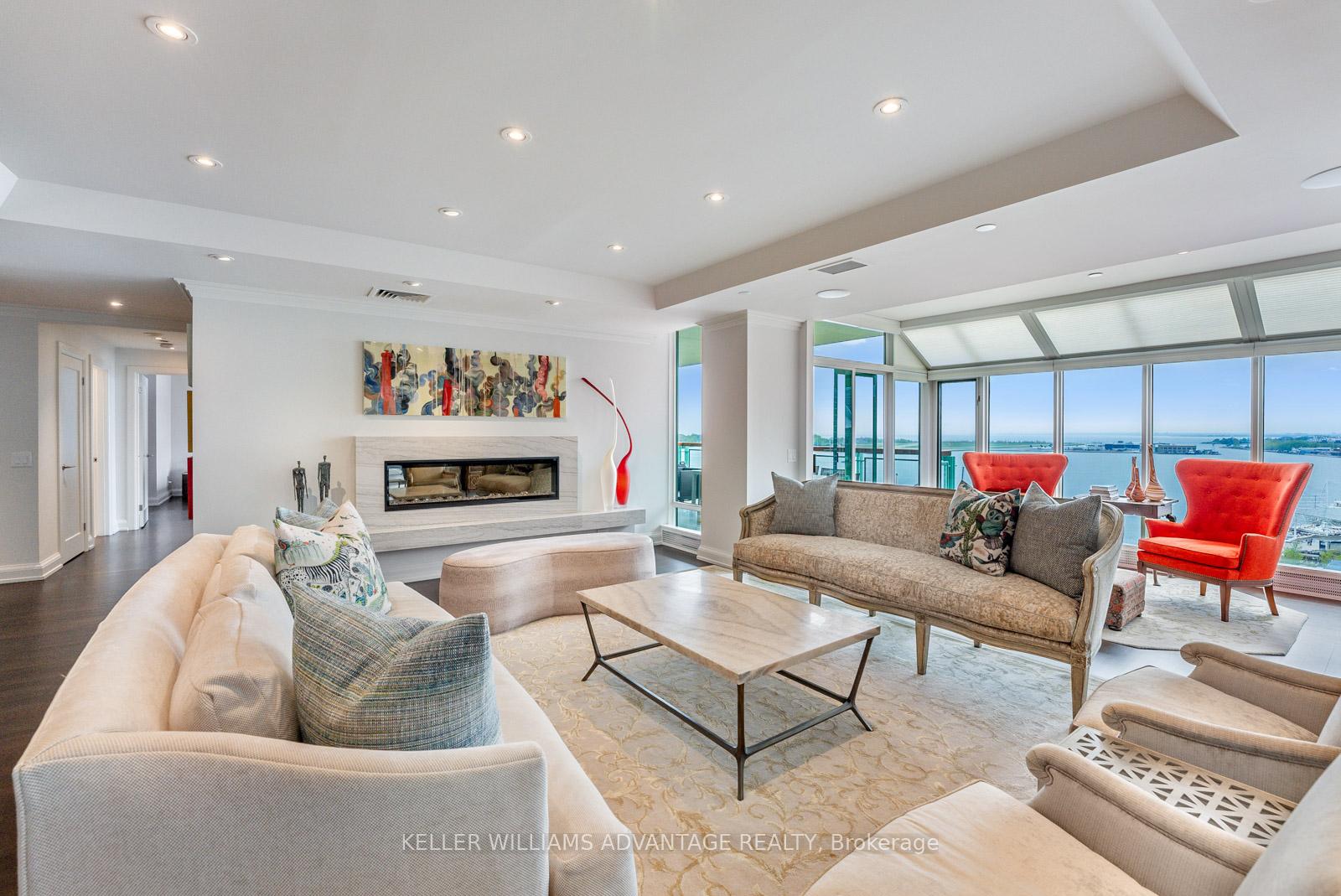 5 Bedrooms Condo at 211 Queens, Toronto For sale