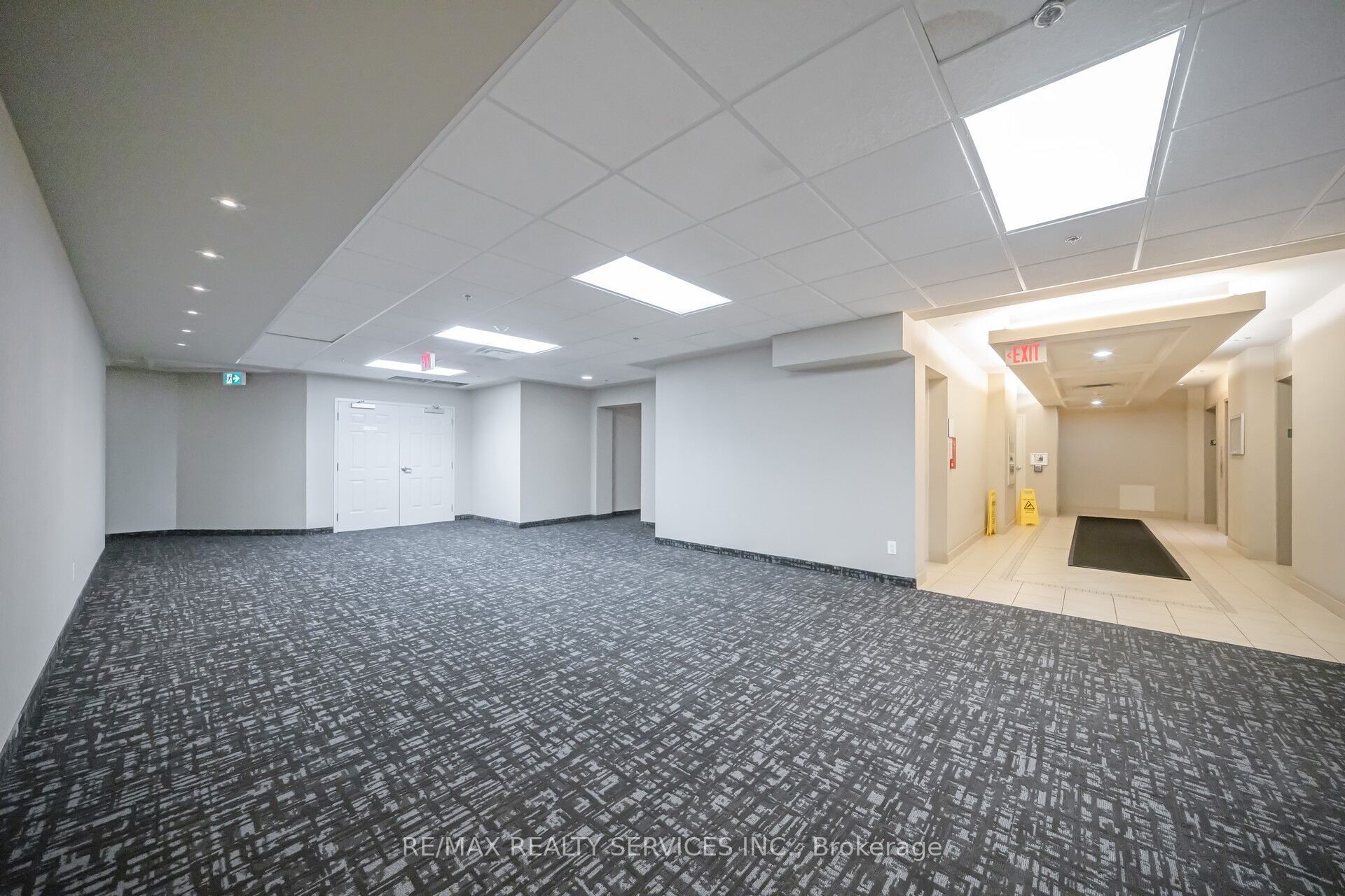 #303 - 9 George Street, Brampton, ON L6Y 1P4